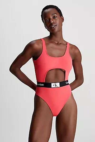 Stylové jednodílné dámské plavky v lososové barvě Calvin Klein