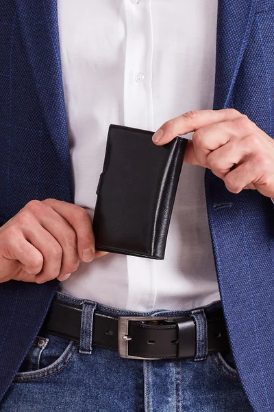 Černá pánská kožená peněženka se sponou FPrice