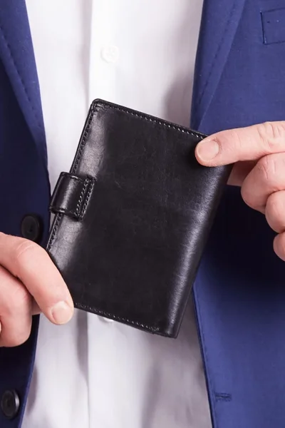 Pánská kožená peněženka s černou sponou FPrice