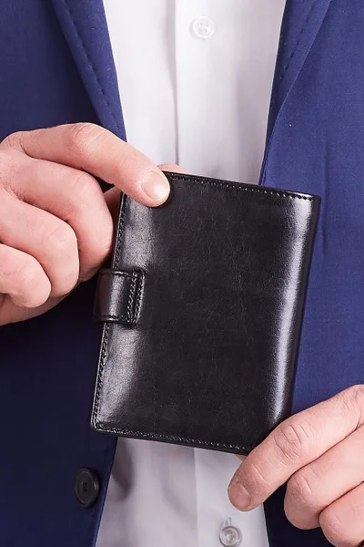 Pánská kožená peněženka s černou sponou FPrice