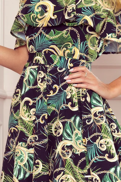 Dlouhé dámské šaty se španělským výstřihem a vzorem zelených listů a zlatých řetízků Numoc