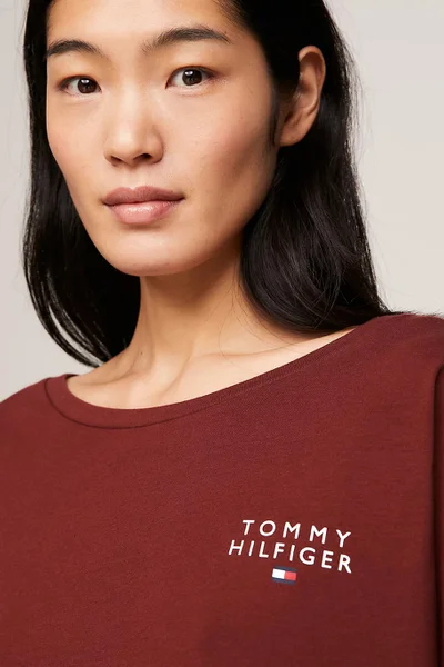 Pohodlné dámské tričko v kaštanové barvě Tommy Hilfiger