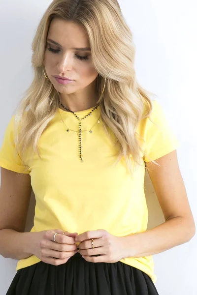 Klasické dámské žluté tričko FPrice