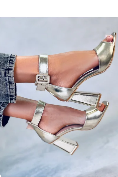 Dámské metalické zlaté sandály Inello