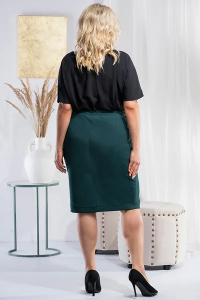 Tmavě zelená dámská pouzdrová sukně Karko plus size