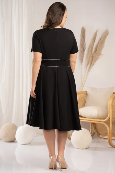 Rozšířené dámské černé midi šaty pro plnoštíhlé Karko