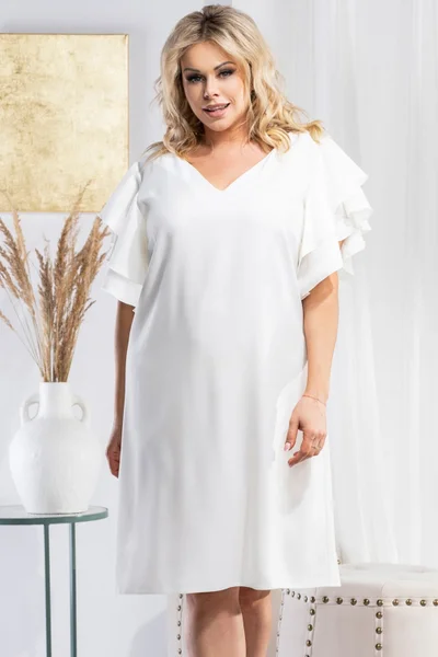 Elegantní bílé dámské šaty se zdobenými rukávy pro plnoštíhlé Karko