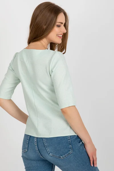 Pastelově zelené dámské tričko s výšivkou FPrice