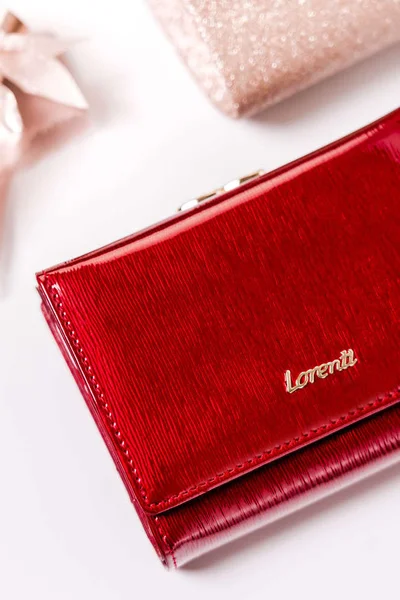 Elegantní lesklá dámská červená peněženka FPrice