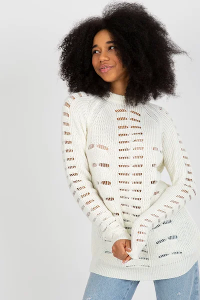 Dámský svetr s děrováním v bílé barvě FPrice