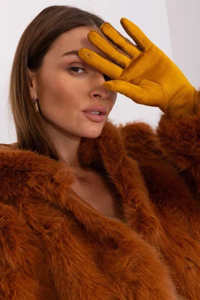 Okrově žluté dámské rukavice AT