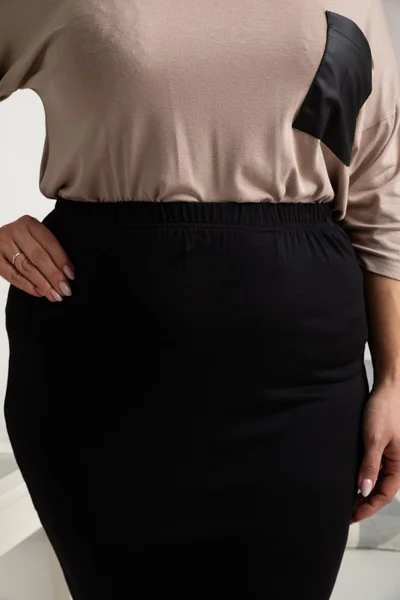 Přiléhavá pouzdrová dámská plus size sukně Karko