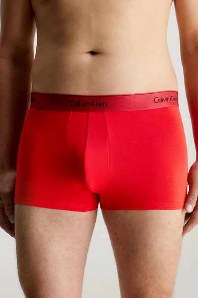 Červené bavlněné boxerky se středně vysokým pasem Calvin Klein