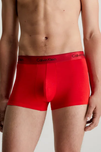 Červené bavlněné boxerky se středně vysokým pasem Calvin Klein