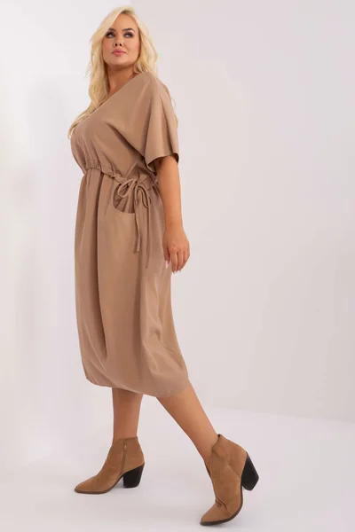 Světle hnědé dámské plus size midi šaty FPrice