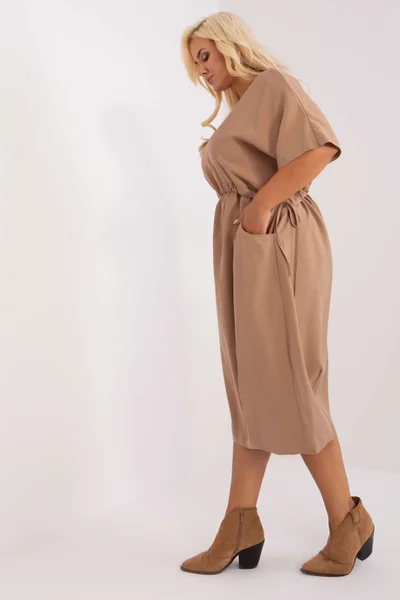 Světle hnědé dámské plus size midi šaty FPrice