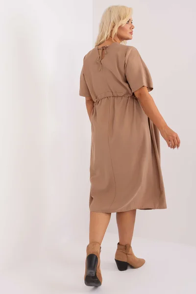 Světle hnědé dámské plus size midi šaty FPrice