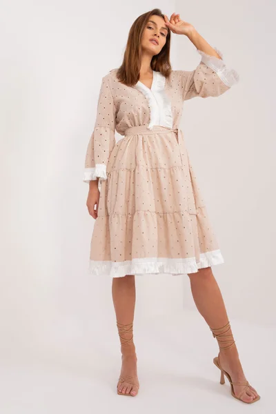 Béžové dámské šaty s rozšířenou sukní FPrice