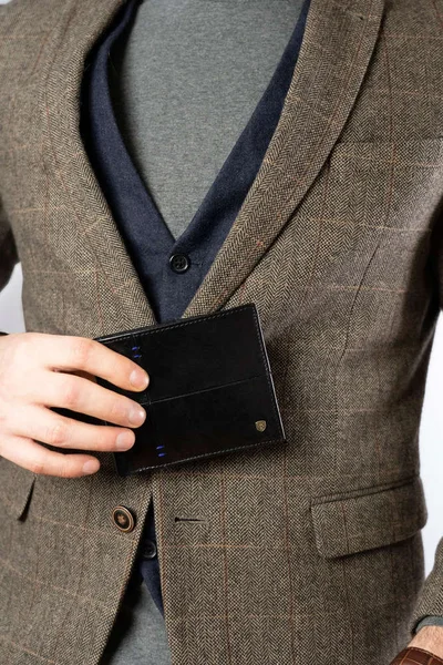 Černá kožená peněženka s ozdobným prošíváním FPrice