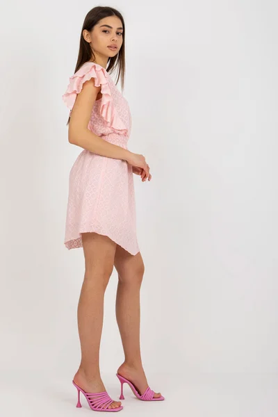 Letní mini šaty s volánky v broskvové barvě FPrice