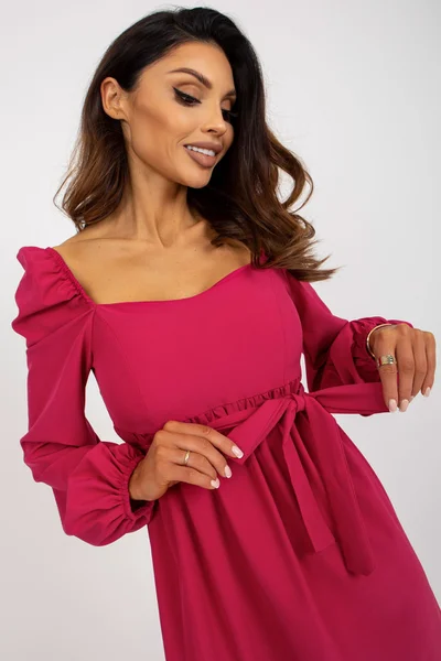 Růžové krátké šaty s rozšířenou sukní FPrice