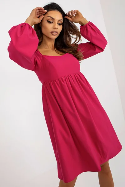 Růžové krátké šaty s rozšířenou sukní FPrice