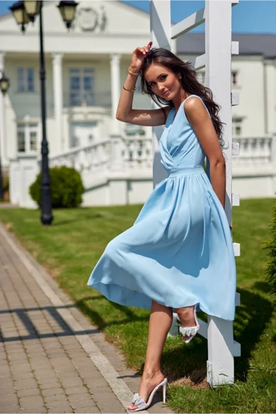 Baby blue dámské midi šaty bez rukávů Roco Fashion