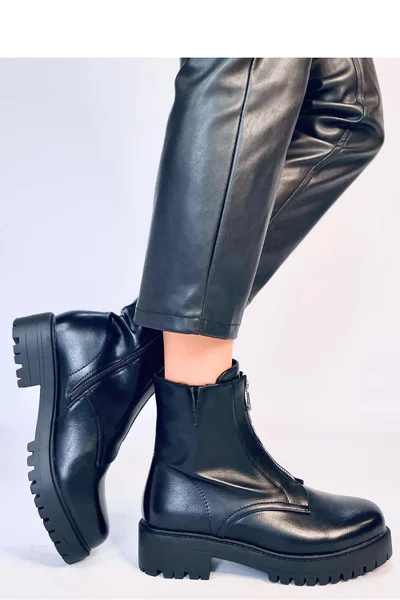 Černé kotníčkové koženkové dámské boty Inello