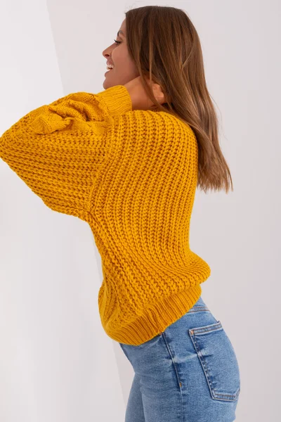 Okrově žlutý dámský svetr s nabíranými volnými rukávy FPrice