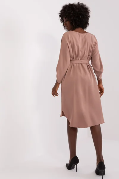 Světle hnědé dámské denní šaty na zavazování FPrice