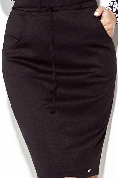 Černá přiléhavá dámská sukně pro plnoštíhlé Numoco