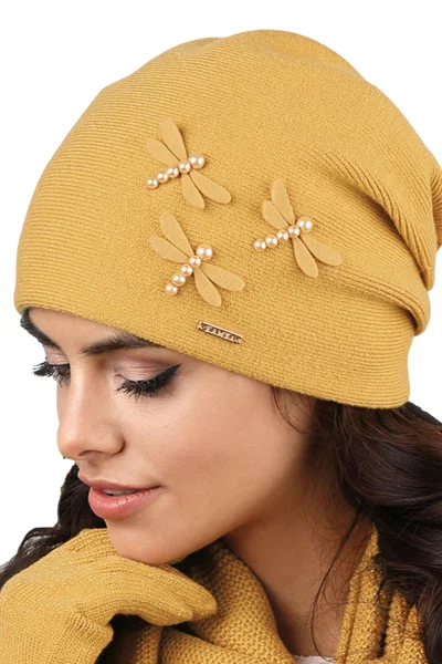Horčičně žlutá dámská zimní čepice s vážkami Kamea