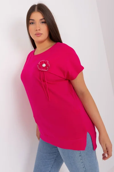 Tmavě růžové dámské tričko s květinovou broží FPrice