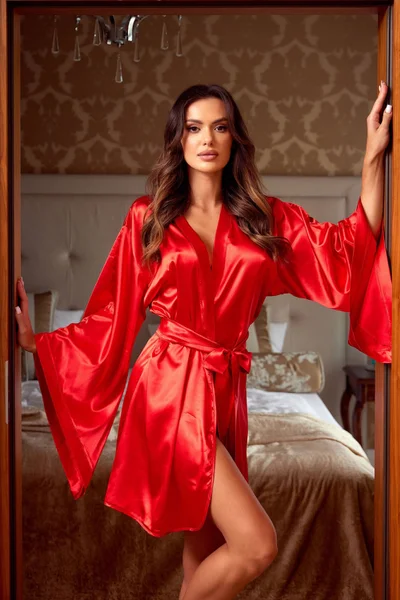 Erotický červený dámský saténový župan s maxi rukávy Beauty Night Fashion