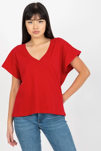 Volné dámské tričko s V výstřihem v červené barvě FPrice