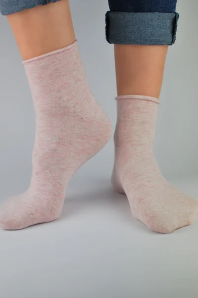 Bavlněné dámské ponožky bez lemu Noviti