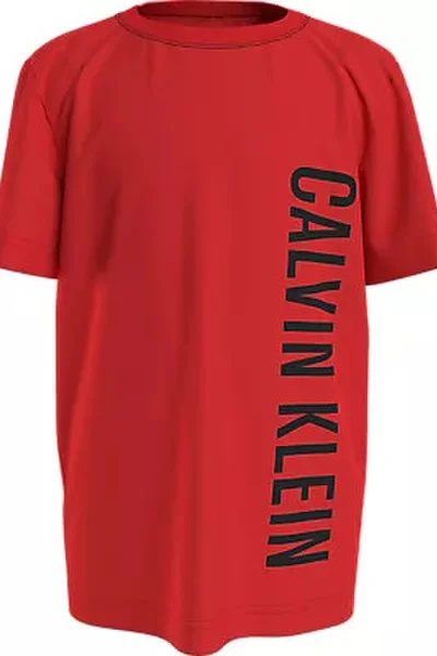 Korálové chlapecké tričko s nápisem Calvin Klein