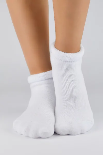 Bílé bavlněné ponožky s netlačícím lemem Noviti