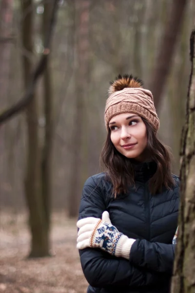 Světle Hnědá Fleecová Kšiltovka s Kožešinovou Bambulí