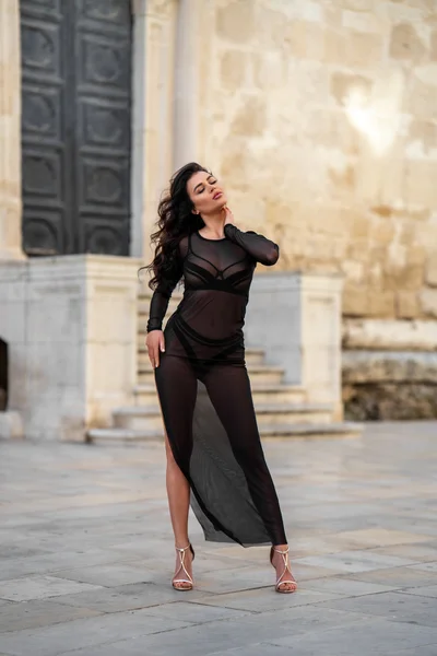 Erotické síťované dlouhé dámské černé šaty Axami