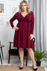 Splývavé dámské vínové šaty plus size Karko