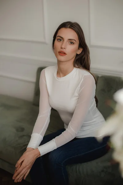 Elegantní dámské bílé tričko se síťovanými dlouhými rukávy Lenitif