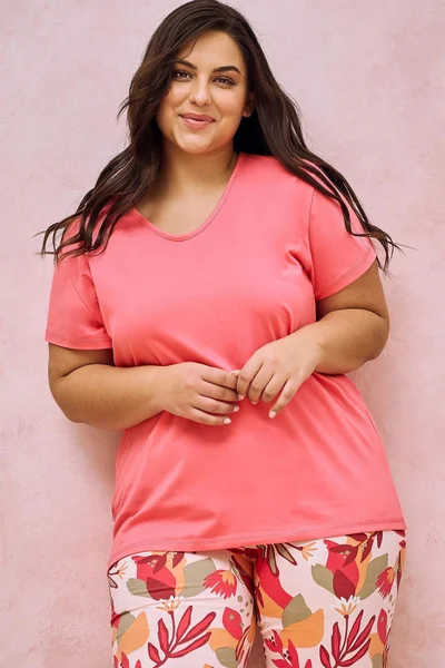 Plus size korálové pyžamo se vzorovanými kalhotami Taro