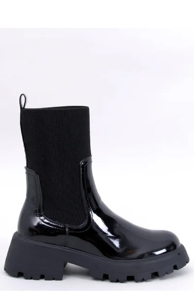 Lesklé černé dámské boty Inello
