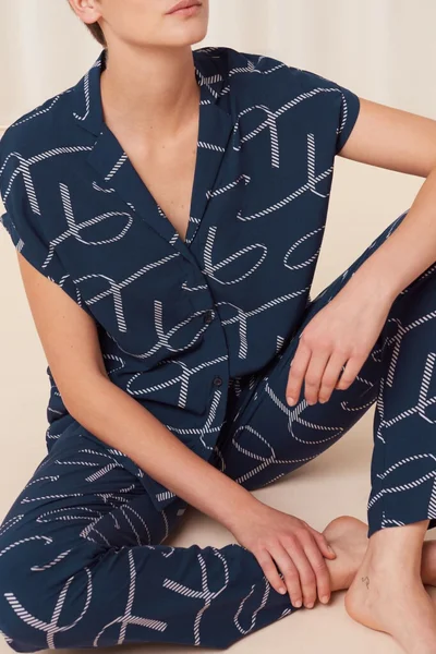 Jemné dámské pyžamo s propínací košilí bez rukávů Triumph