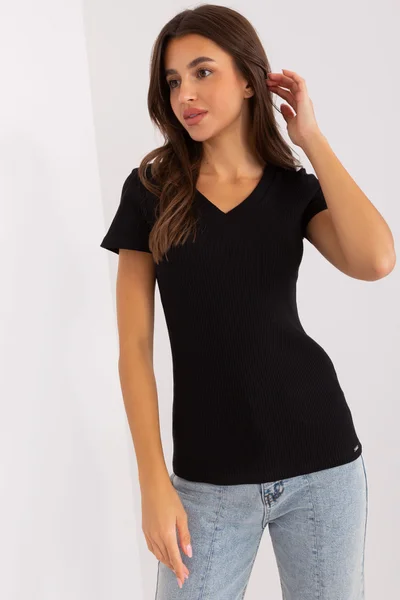 Černé přiléhavé dámské V-neck tričko FPrice