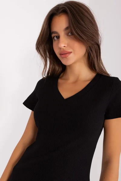 Černé přiléhavé dámské V-neck tričko FPrice