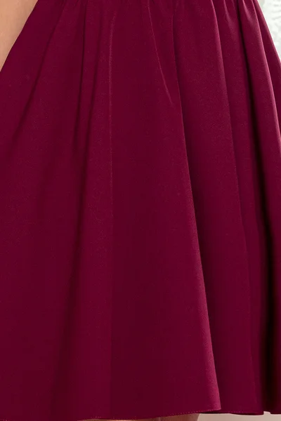 Elegantní šaty ve vínové bordó barvě s volánky ve výstřihu Numoco 307-3