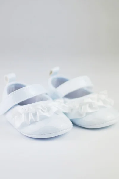 Dětské bílé botičky s volánky Noviti