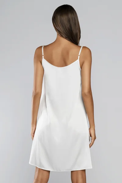 Jemná bílá saténová noční košilka Italian Fashion